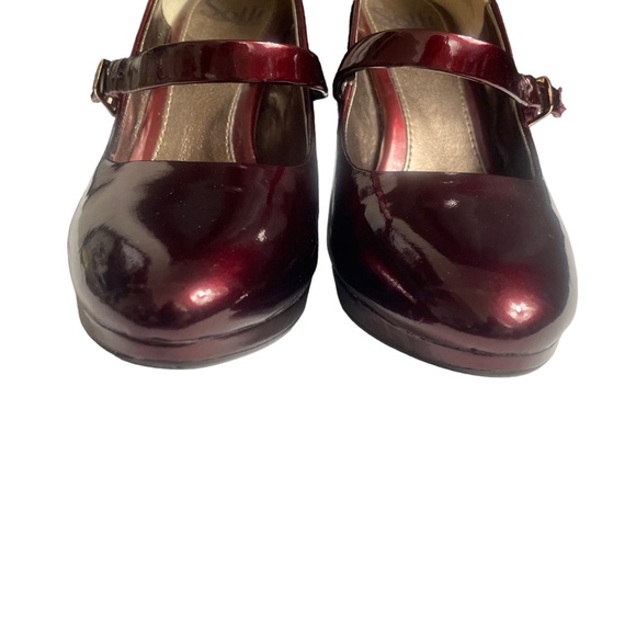 Sofft Burgandy 8M Leather Upper Heeled Shoes 3 1/2 inch Heel - Picture 3 of 8